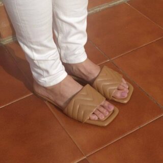 Sandalia plana con plantilla acolchada 10 agosto te tf21673