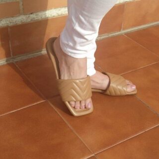 Sandalia plana con plantilla acolchada 13 agosto te tf21676