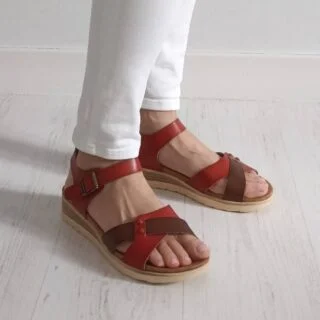 Sandalia plana con suela de bio confort