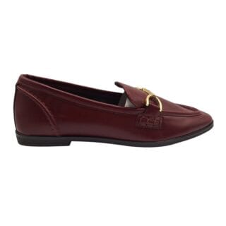 Zapato mocasín plano con adorno dorado Corina M6646